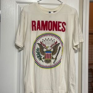 M H&M Ramones band tee